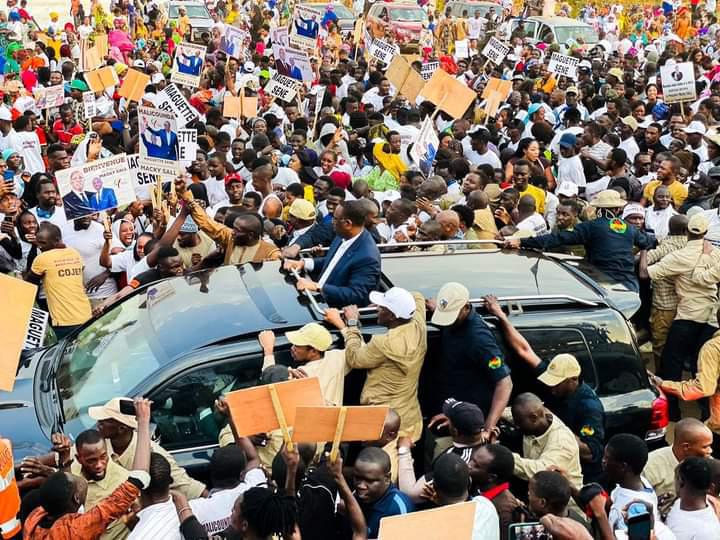 Accueil populaire du Président Macky Sall à Thiès