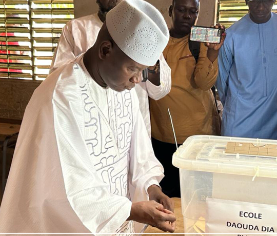 Aly Ngouille Ndiaye salue le ”bon début des opérations de vote”