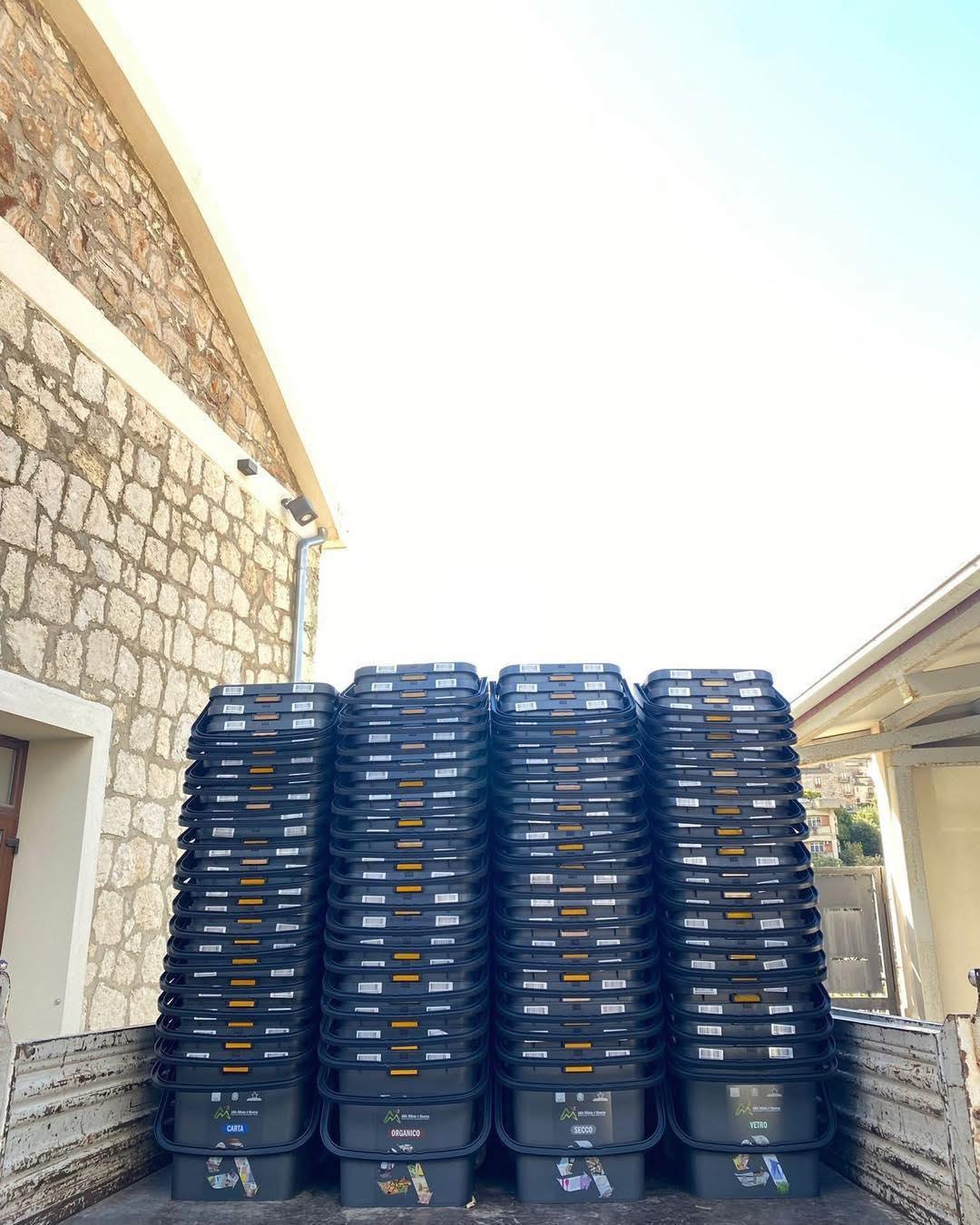 Distribuzione dei nuovi mastelli (dalle ore 8.30 alle ore 13.00) Distribuzione dei nuovi mastelli (dalle ore 8.30 alle ore 13.00)