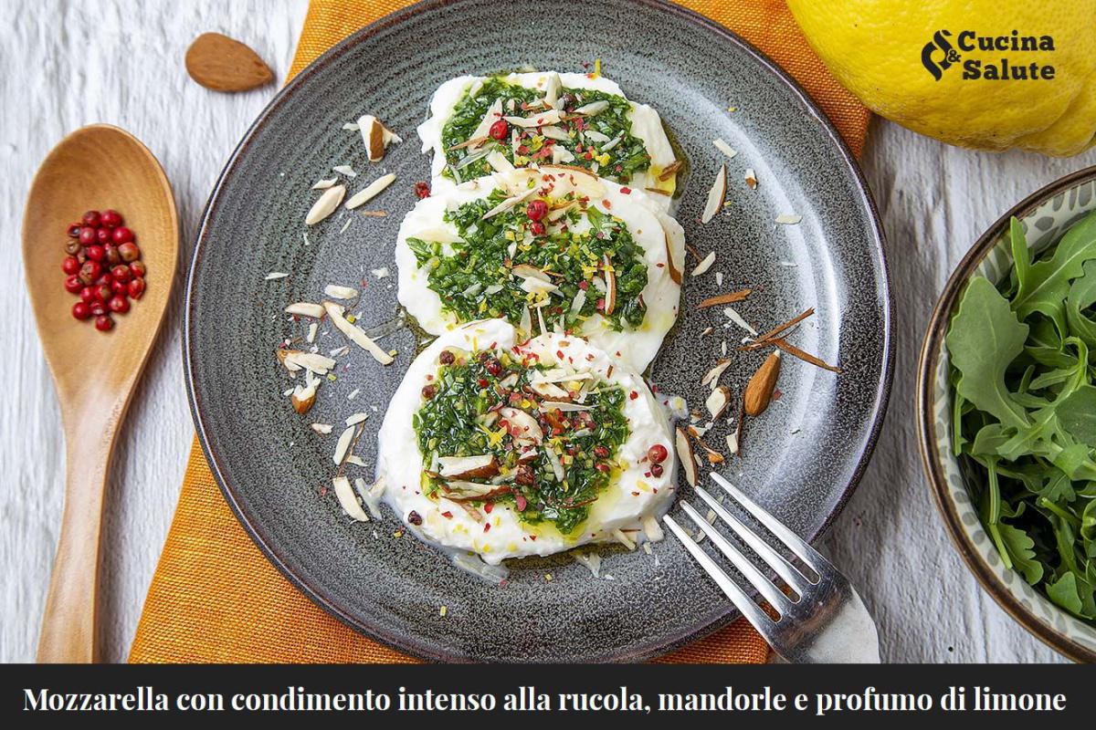 MOZZARELLA CON CONDIMENTO INTENSO ALLA RUCOLA, MANDORLE E PROFUMO DI LIMONE...