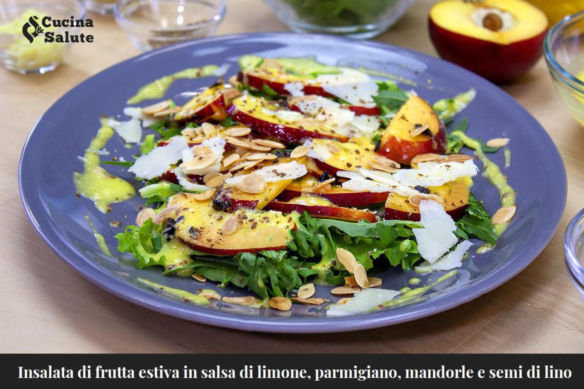 INSALATA DI FRUTTA ESTIVAIN SALSA DI LIMONE , PARMIGIANO , MANDORLE E SEMI DI LINO...