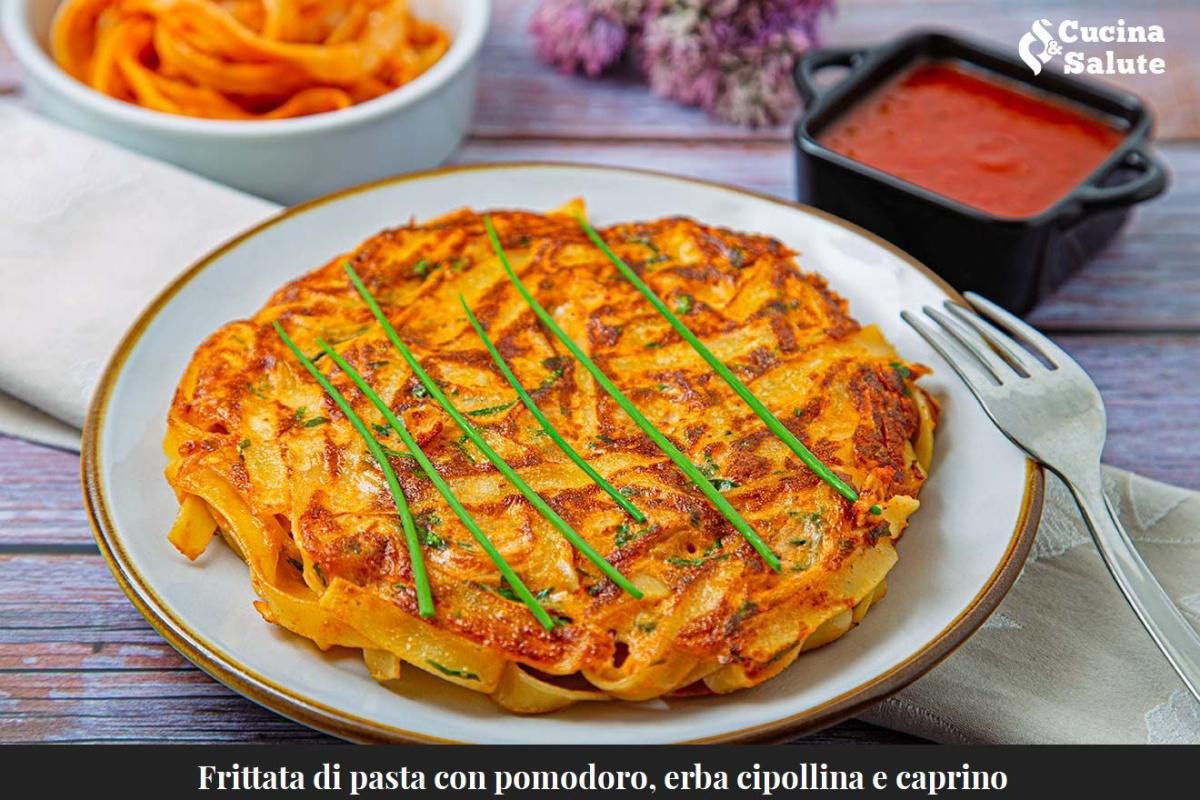 FRITTATA DI PASTA CON POMODORO, ERBA CIPOLLINA E C APRINO....