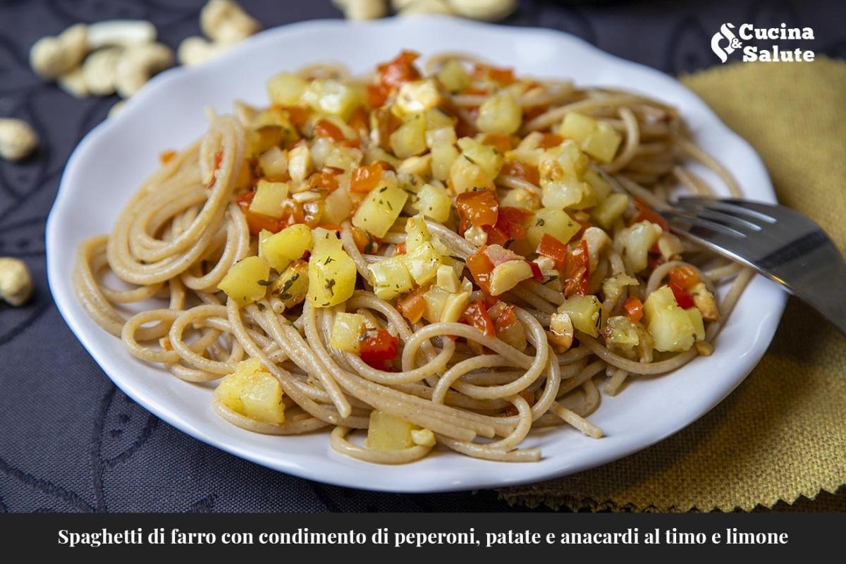 SPAGHETTI AL FARRO CON CONDIMENTO DI PEPERONI , PATATE E ANARCARDI AL TIMO E AL LIMONE ...