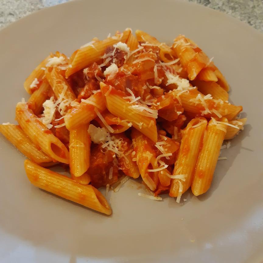 Pasta al sugo di salame Pasta al sugo di salame