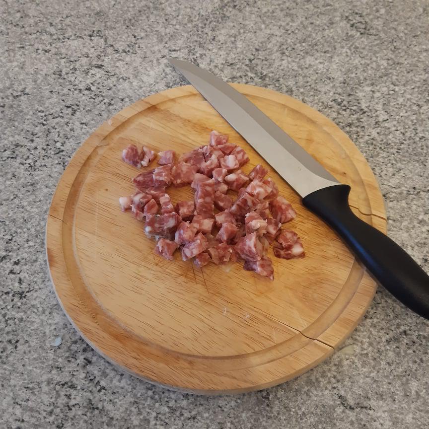 Pasta al sugo di salame Pasta al sugo di salame