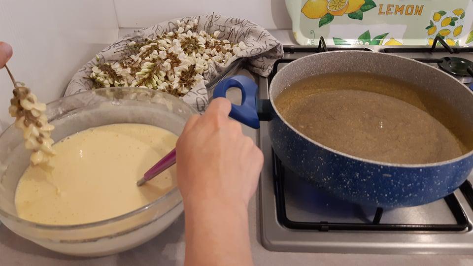 Frittelle di fiori d'acacia Frittelle di fiori d'acacia