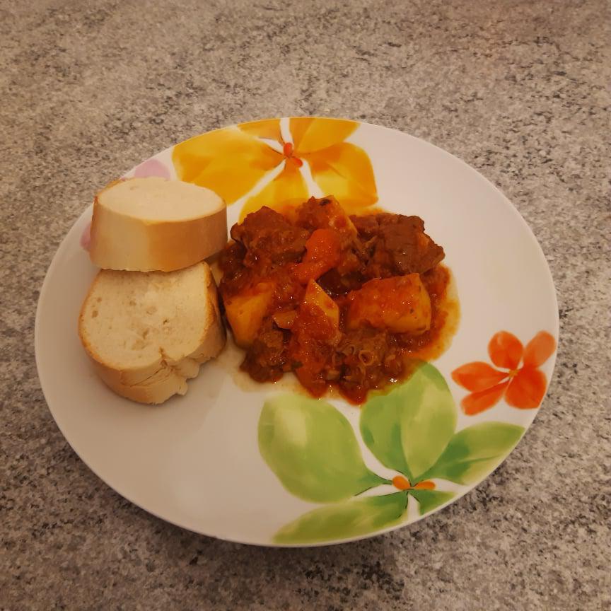 Carne stufata con patate Carne stufata con patate