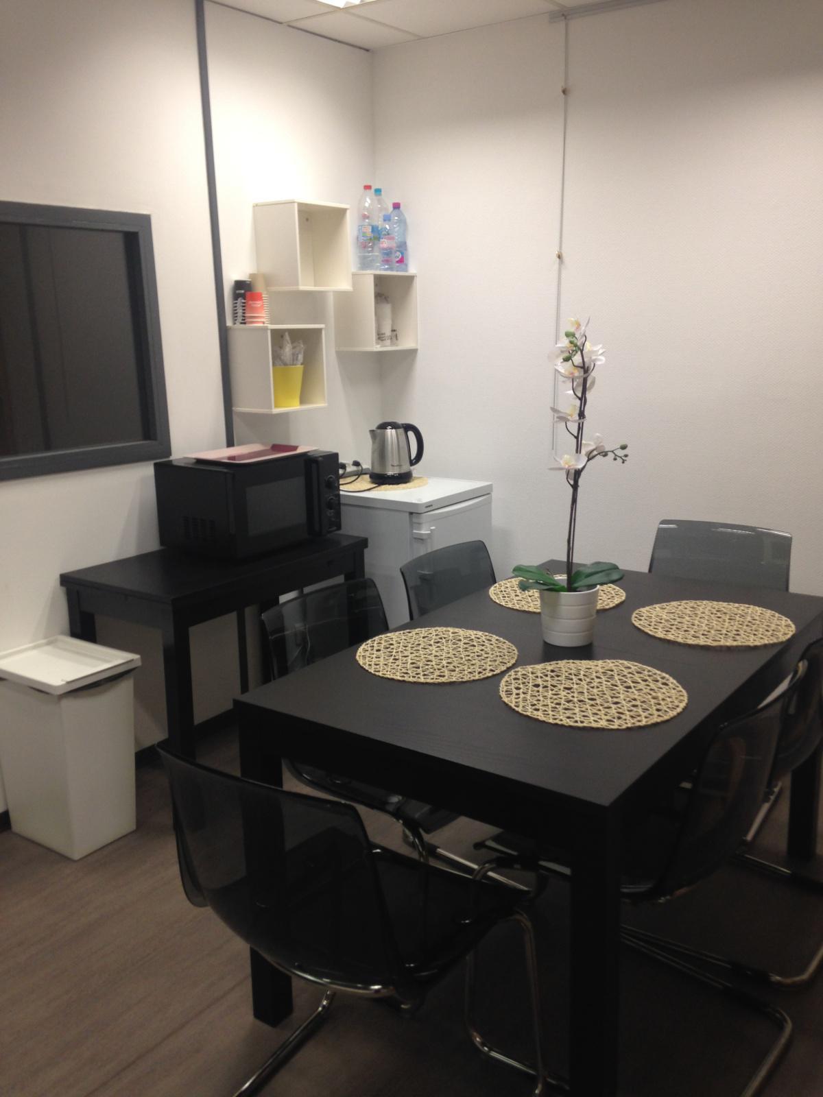 AEROPORT DE MARSEILLE : une salle de d'attente pour les malades  AEROPORT DE MARSEILLE : une salle de d'attente pour les malades