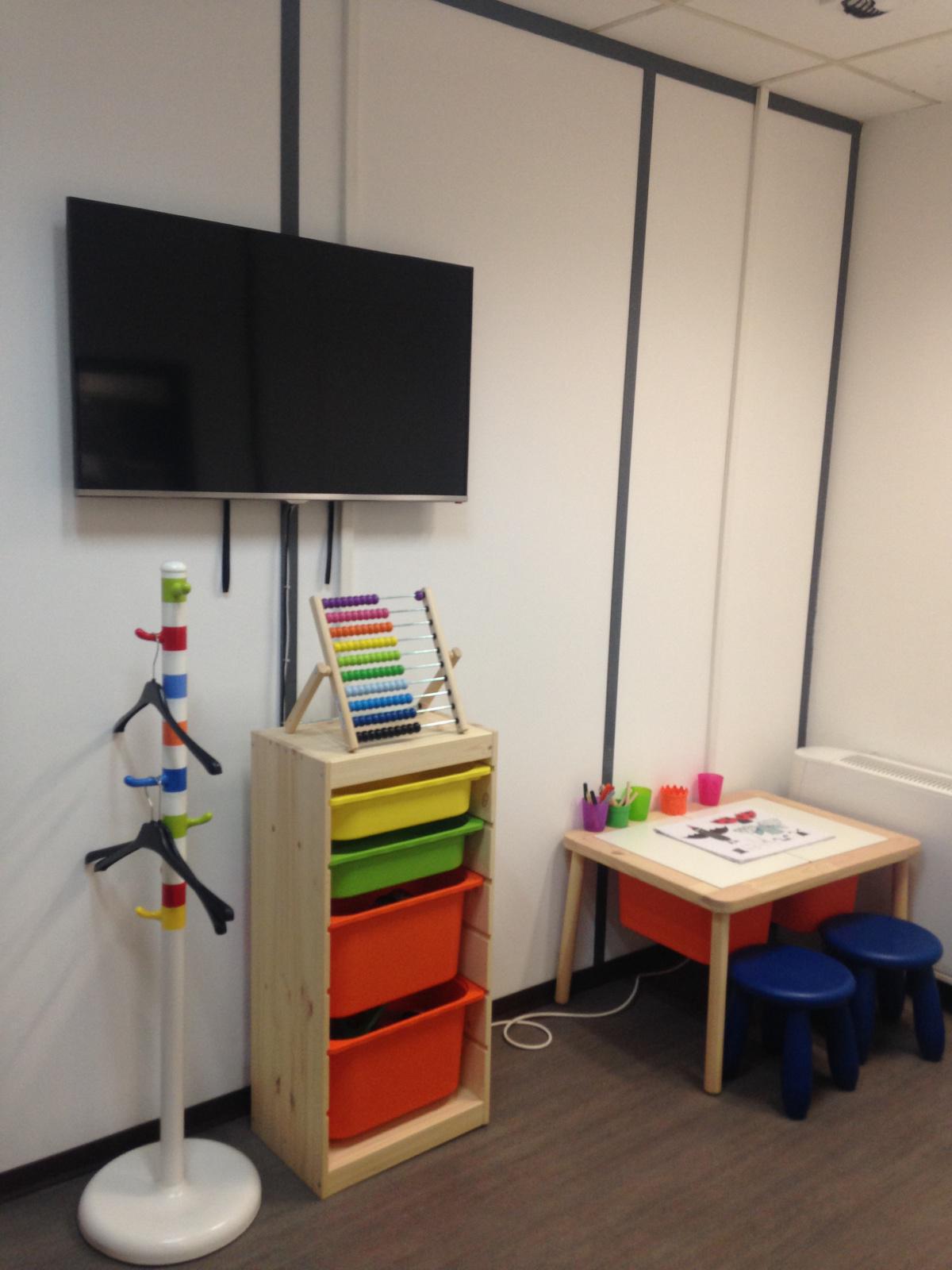 AEROPORT DE MARSEILLE : une salle de d'attente pour les malades  AEROPORT DE MARSEILLE : une salle de d'attente pour les malades