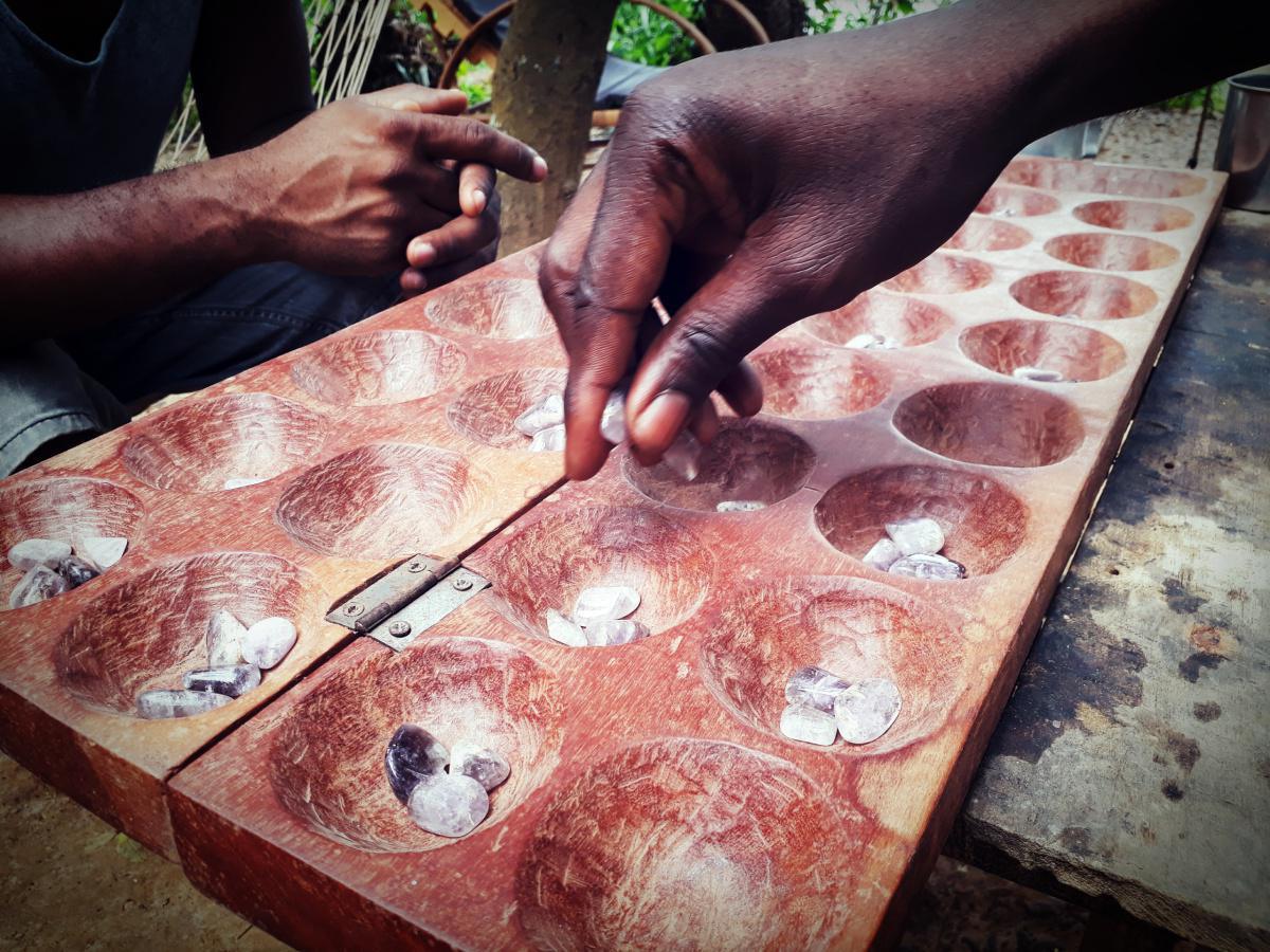 L'inspecteur Guimonwara dans '' Amis amis vices''