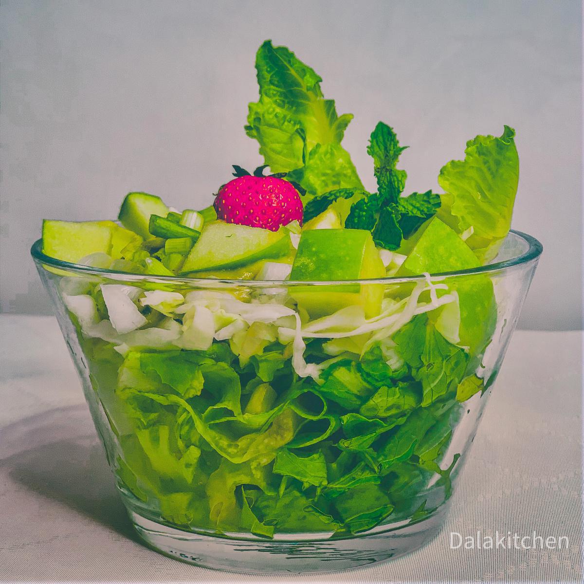 an apple salad with avocado dressing سلطة التفاح بصلصة الافوكادو  an apple salad with avocado dressing سلطة التفاح بصلصة الافوكادو