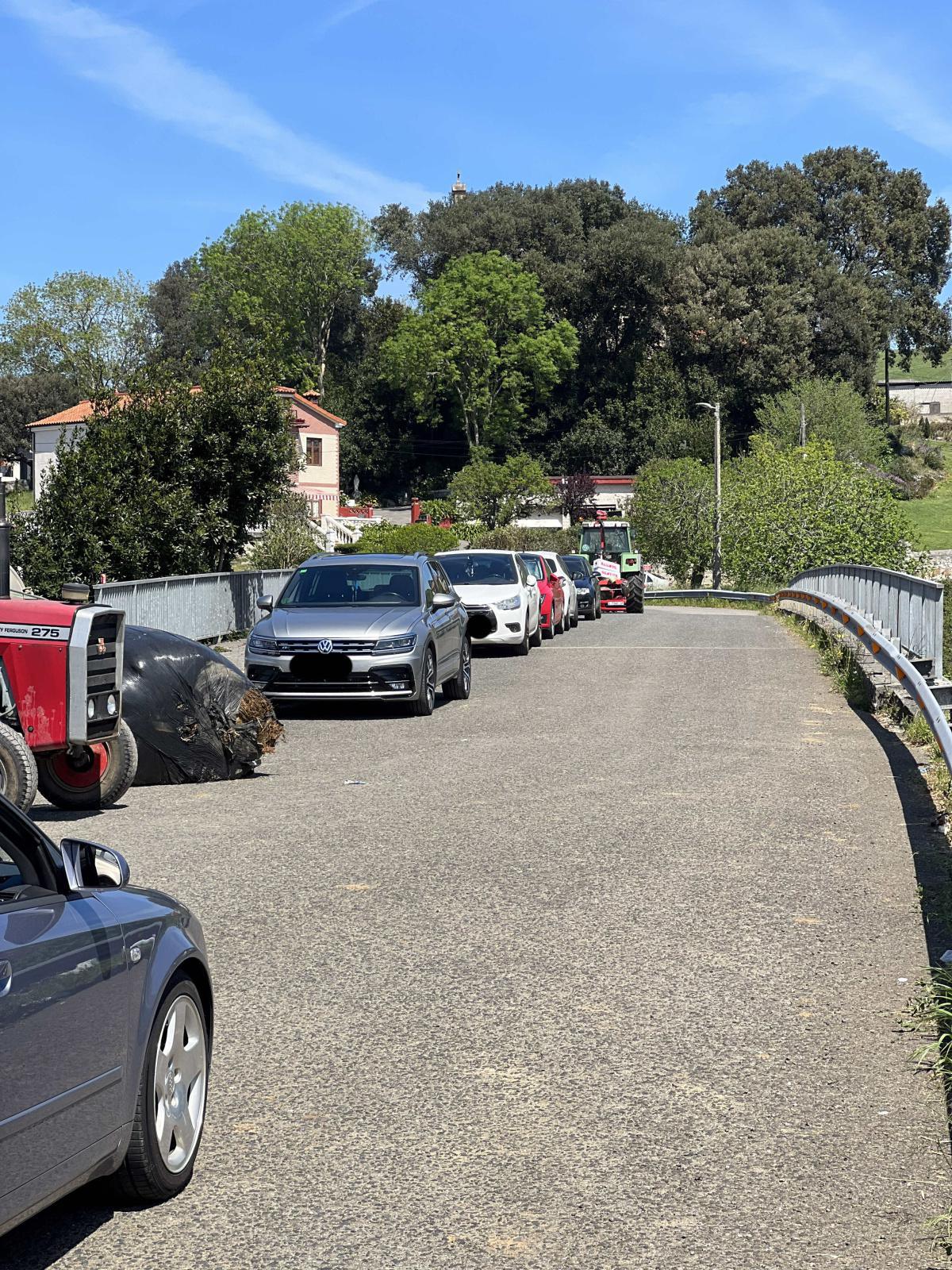 [FOTO] AVISO MUY IMPORTANTE, necesitamos que quitéis los coches aparcados en este lugar para poder hacer el "pasillo humano" Por favor, colabora con nosotros. Muchas gracias.