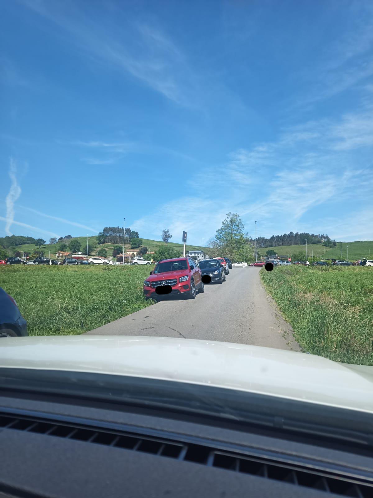 [FOTO] AVISO MUY IMPORTANTE, necesitamos que quitéis los coches aparcados en este lugar para poder hacer el "pasillo humano" Por favor, colabora con nosotros. Muchas gracias.