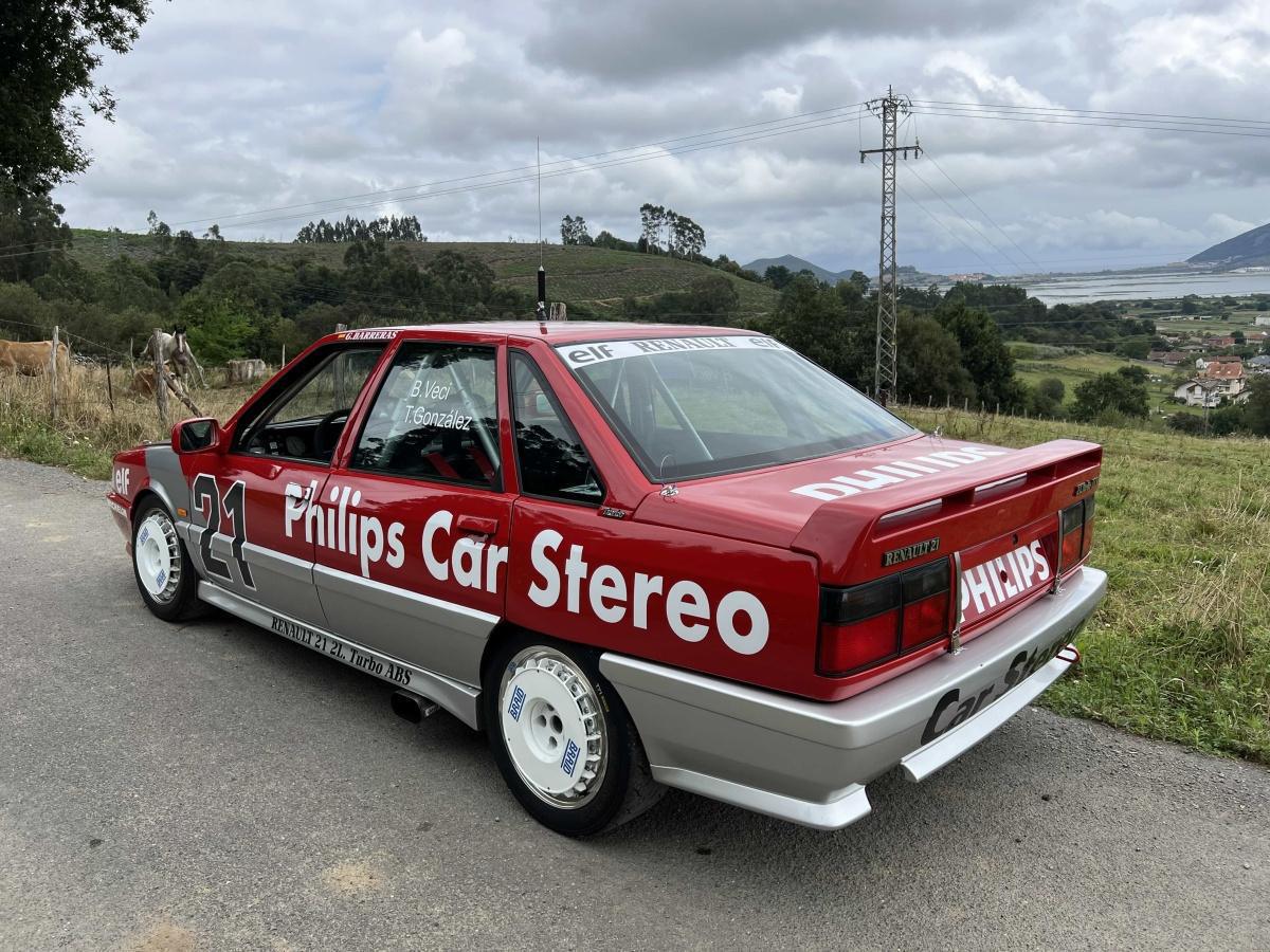 El Renault 21 Turbo de Guillermo Barreras en el Rallye Festival Hoznayo