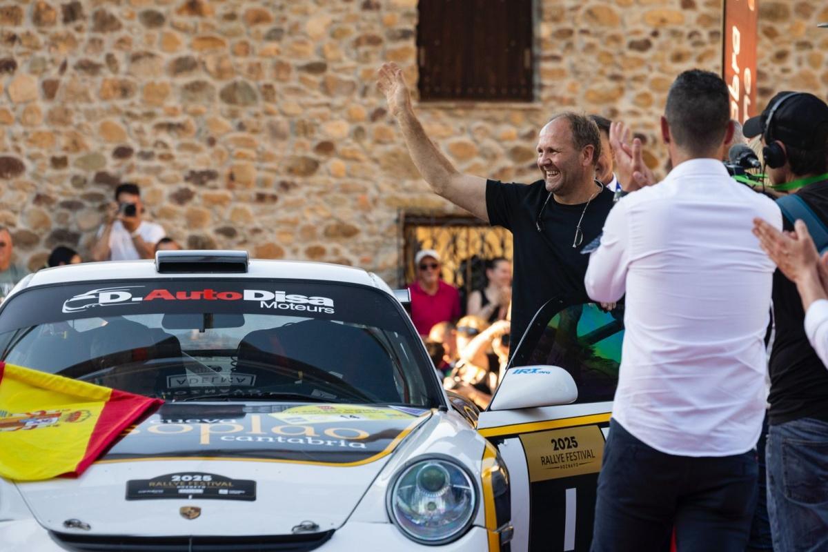 Éxito rotundo en la salida protocolaria del Rallye Festival Hoznayo 2025