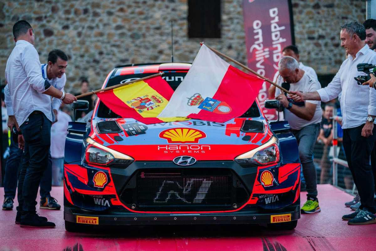 Éxito rotundo en la salida protocolaria del Rallye Festival Hoznayo 2025
