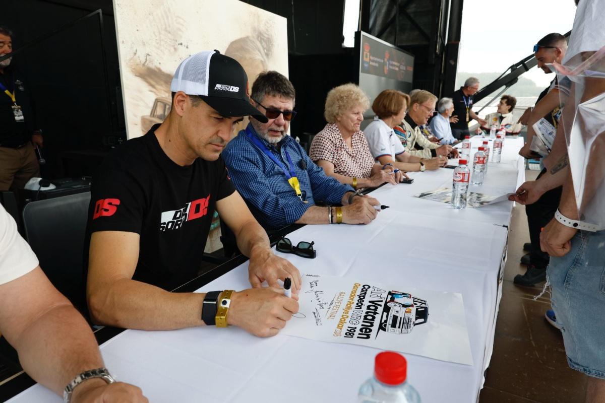 Sesión de firmas de leyendas del Motorsport en Hoznayo