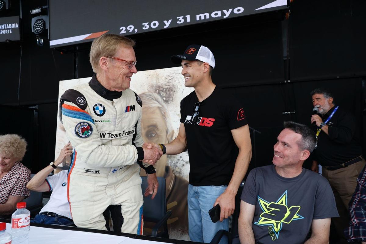 Sesión de firmas de leyendas del Motorsport en Hoznayo