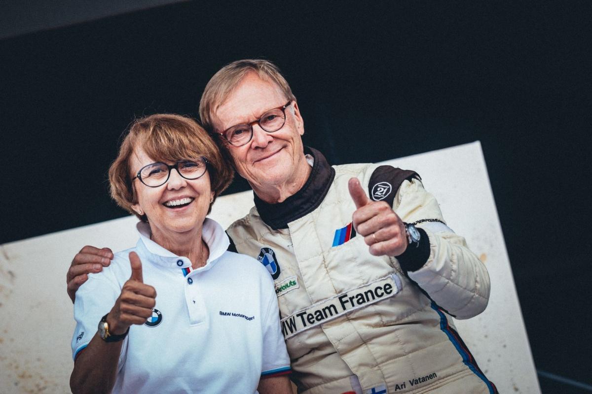 Sesión de firmas de leyendas del Motorsport en Hoznayo