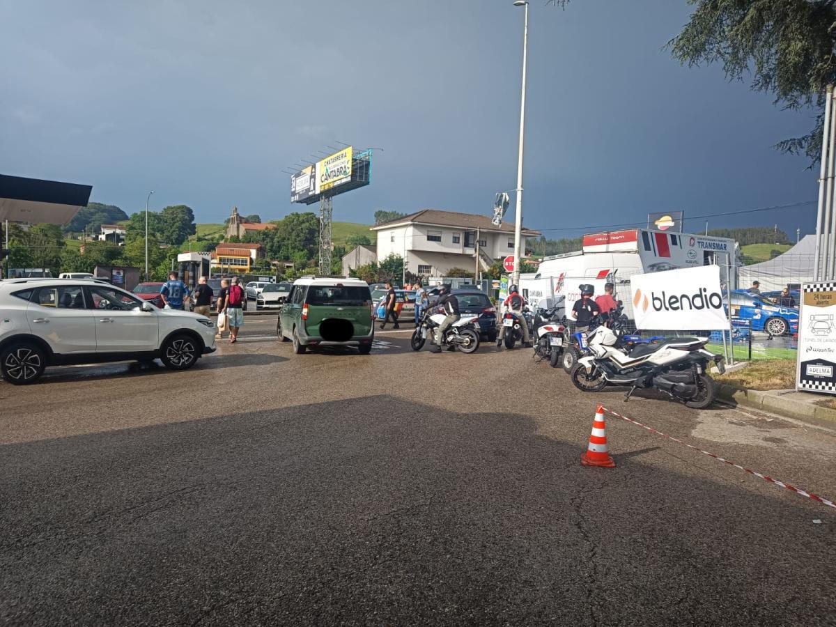 19:13 | IMPORTANTE, no podéis colapsar la salida de la gasolinera, por favor retira tu coche urgentemente de ahí, colabora con nosotros. Muchas gracias.