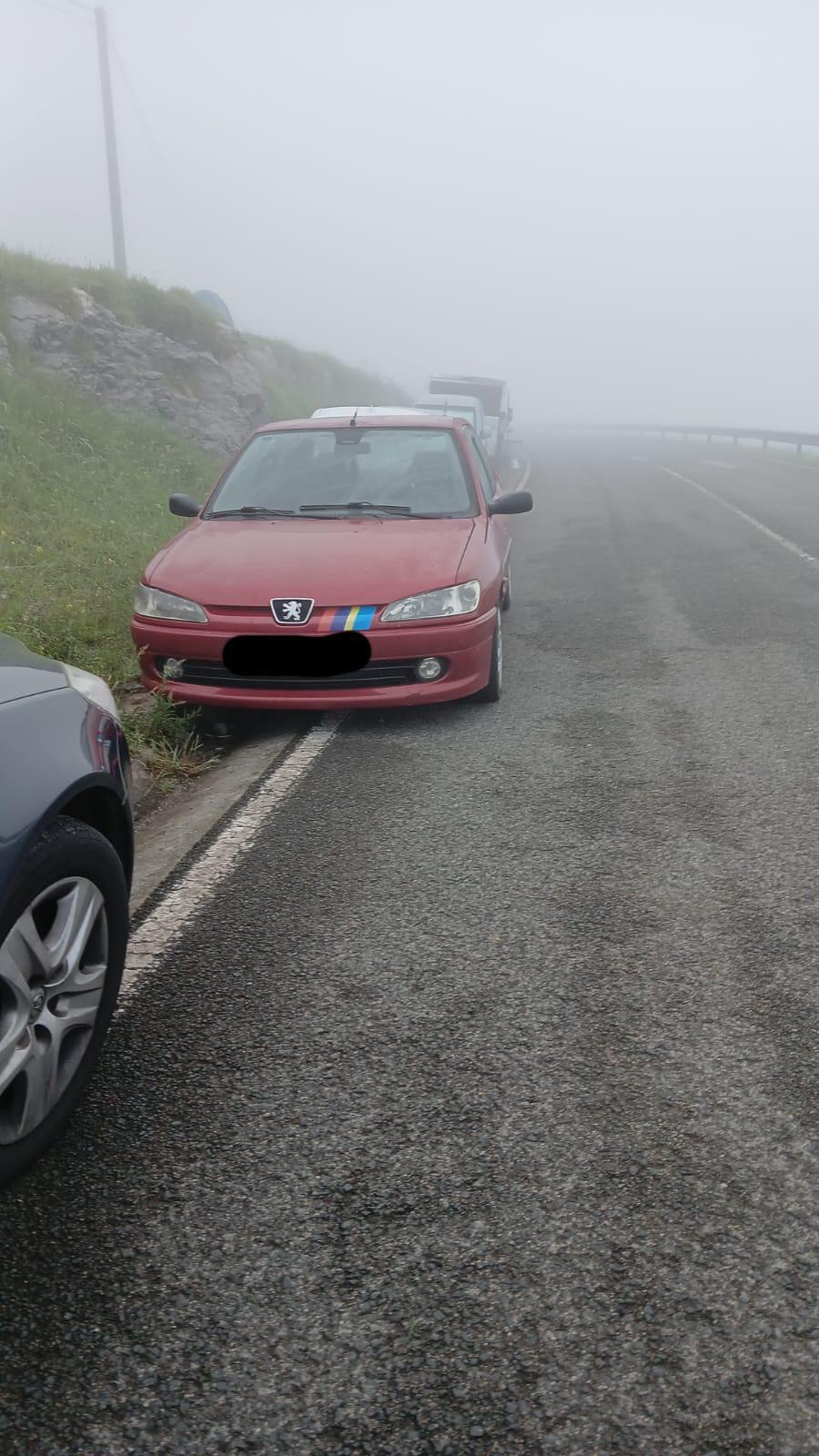 07:15| TC4 Alisas › MUY URGENTE, necesitamos retirar los siguientes coches que están mal aparcados, rogamos a los dueños que los muevan a un sitio donde no molesten. ¡Muchas gracias! 