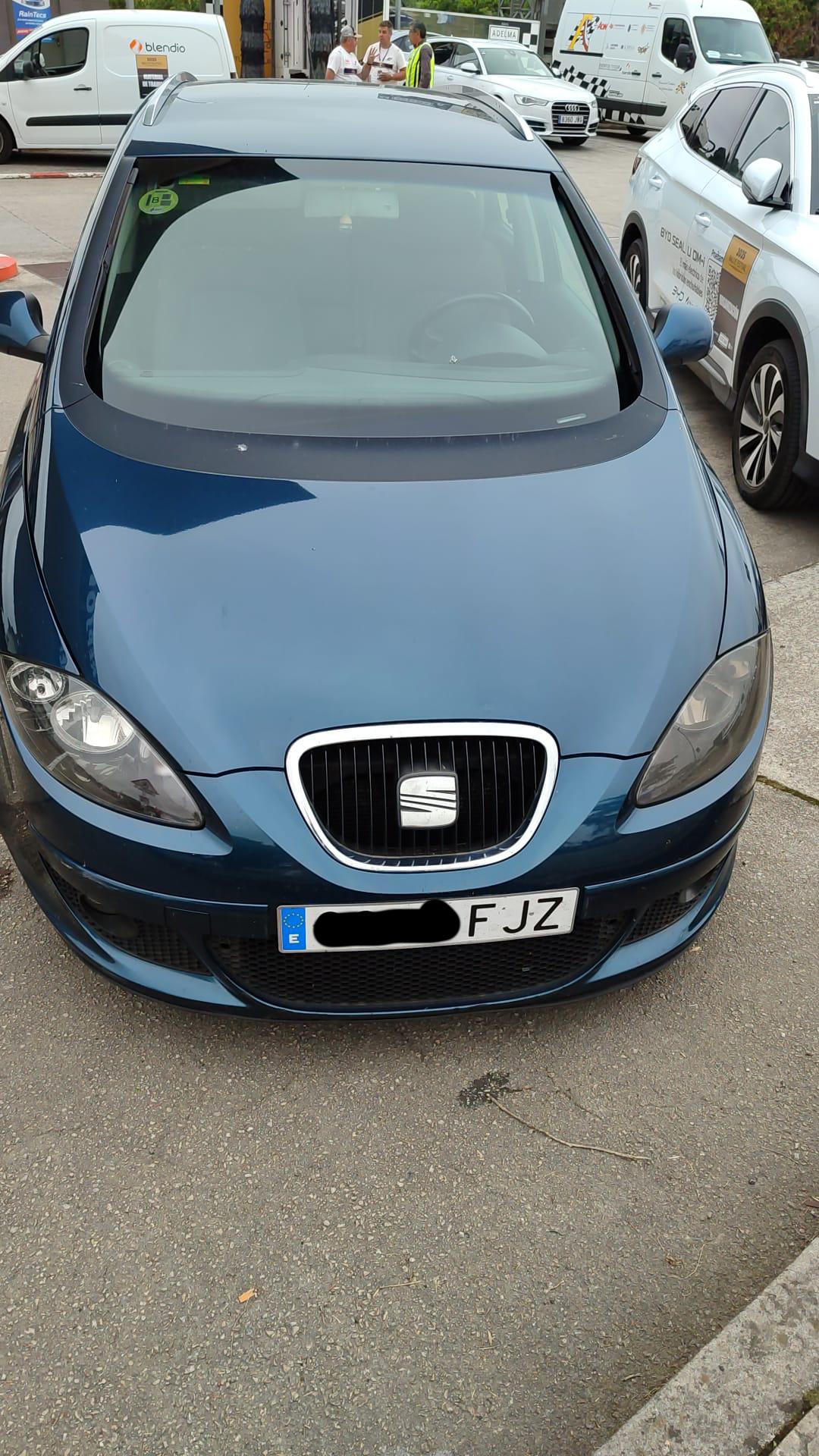 09:53 | IMPORTANTE, necesitamos que el dueño de este coche, lo retire de manera URGENTE.