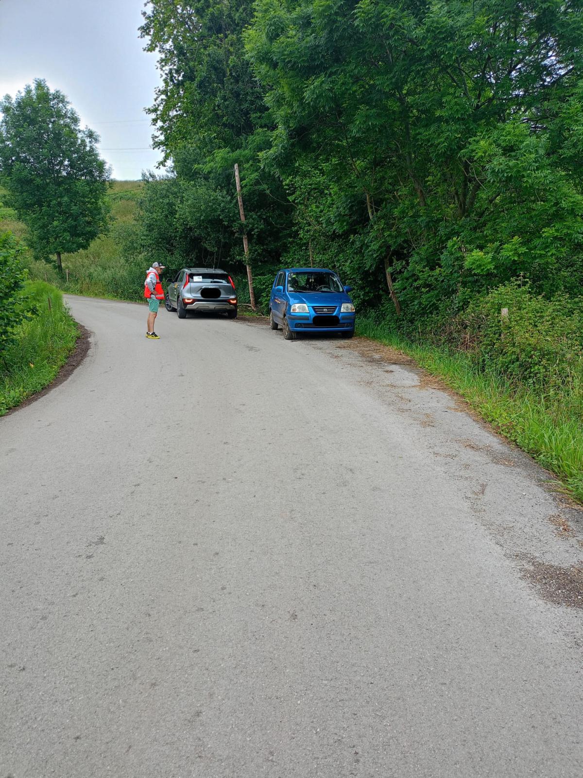 12:37 | TC8 Hermosa › URGENTE, necesitamos que el dueño de este coche lo aparque en otro lugar. Colabora con nosotros, muchas gracias. 12:37 | TC8 Hermosa › URGENTE, necesitamos que el dueño de este coche lo aparque en otro lugar. Colabora con nosotros, muchas gracias.