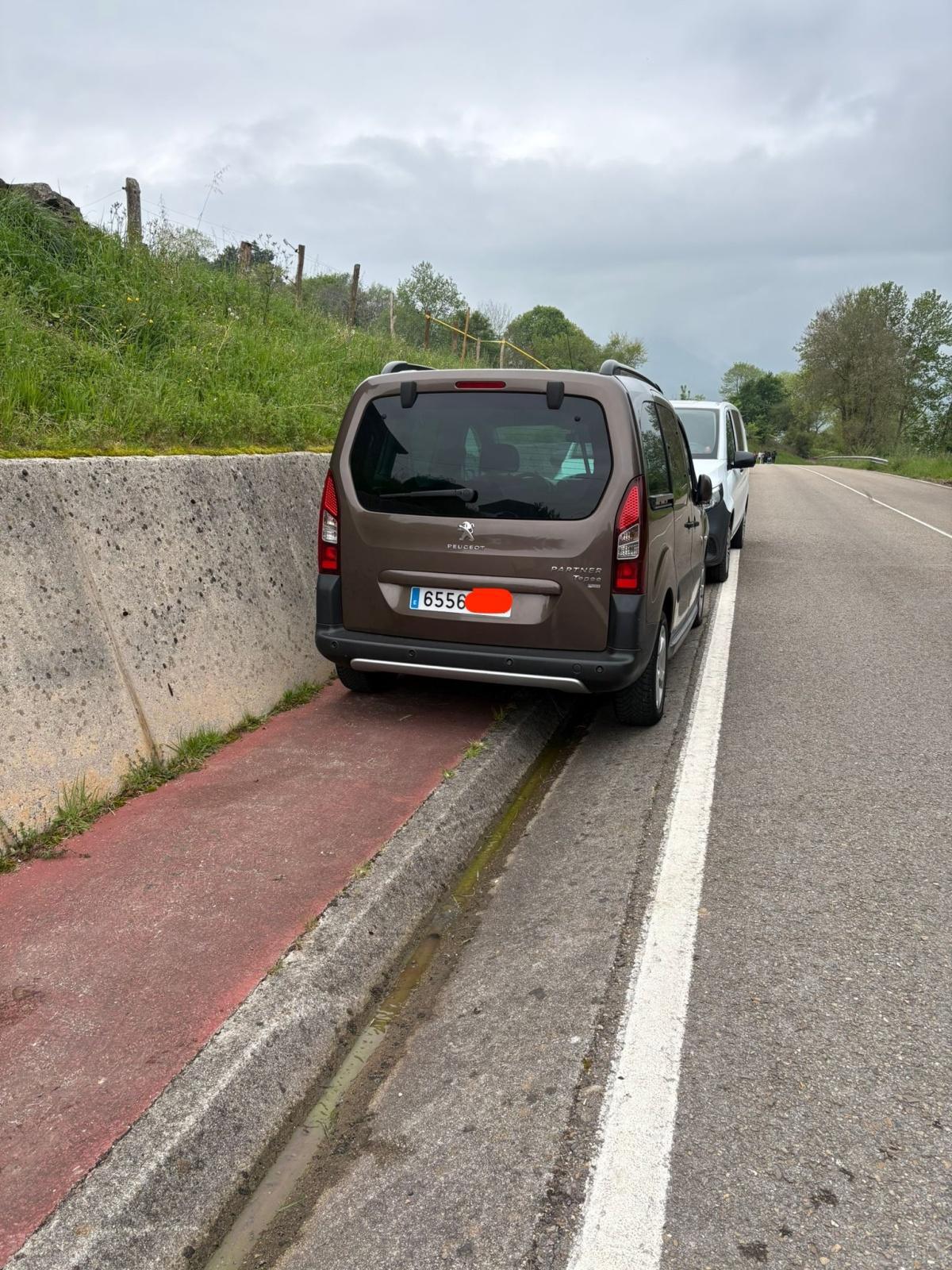09:14 | TC6 Hermosa › URGENTE, necesitamos que los dueños de estos coches los aparquen en otro lugar. La organización no se hace responsable de los daños que se puedan producir en los vehículos mal estacionados. Colabora con nosotros, muchas gr
