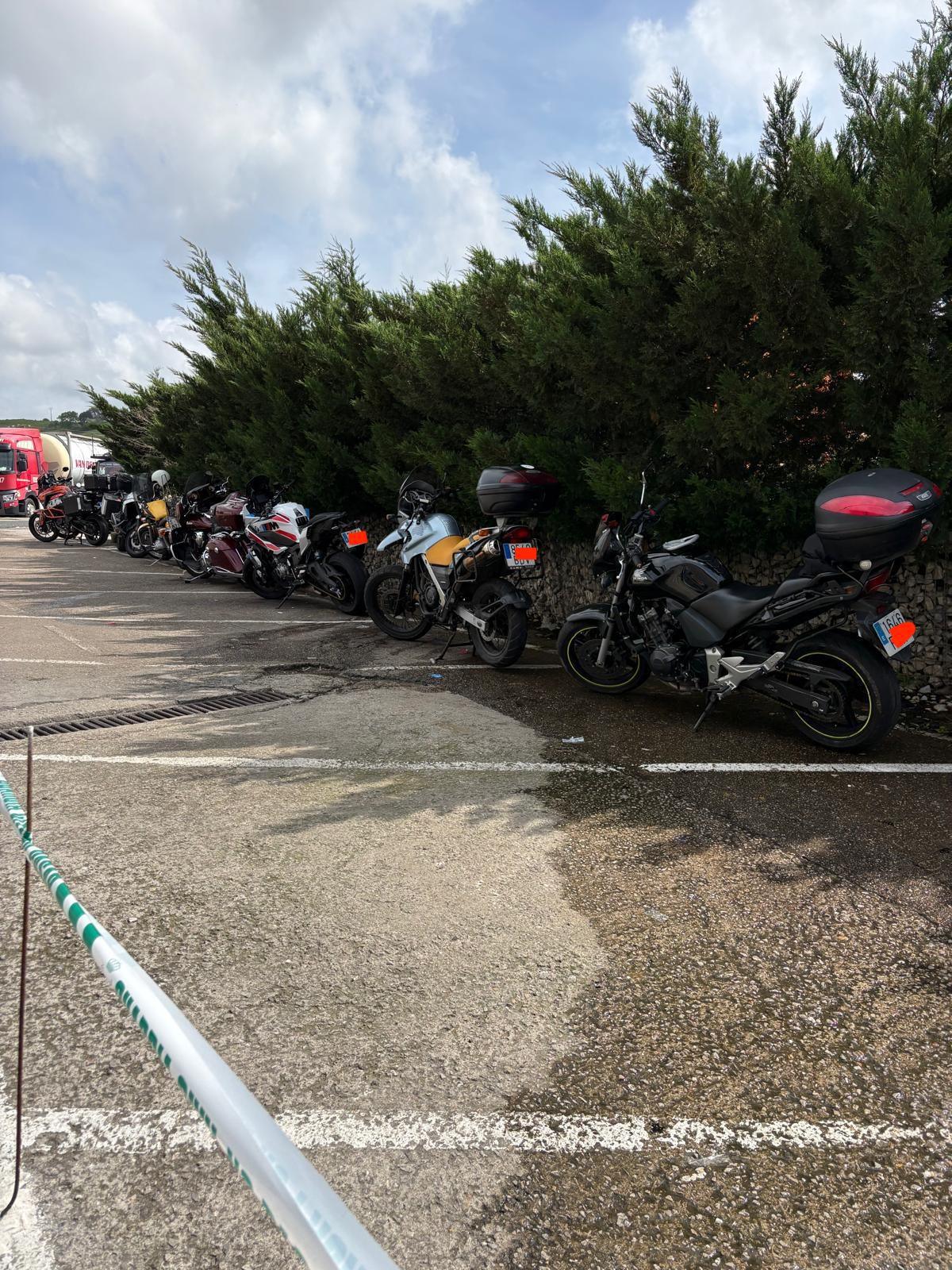 13:02 | Hoznayo › [FOTO] URGENTE, necesitamos que se retiren estas motos de este lugar URGENTEMENTE o serán sancionadas por la autoridad competente. Colabora con nosotros.