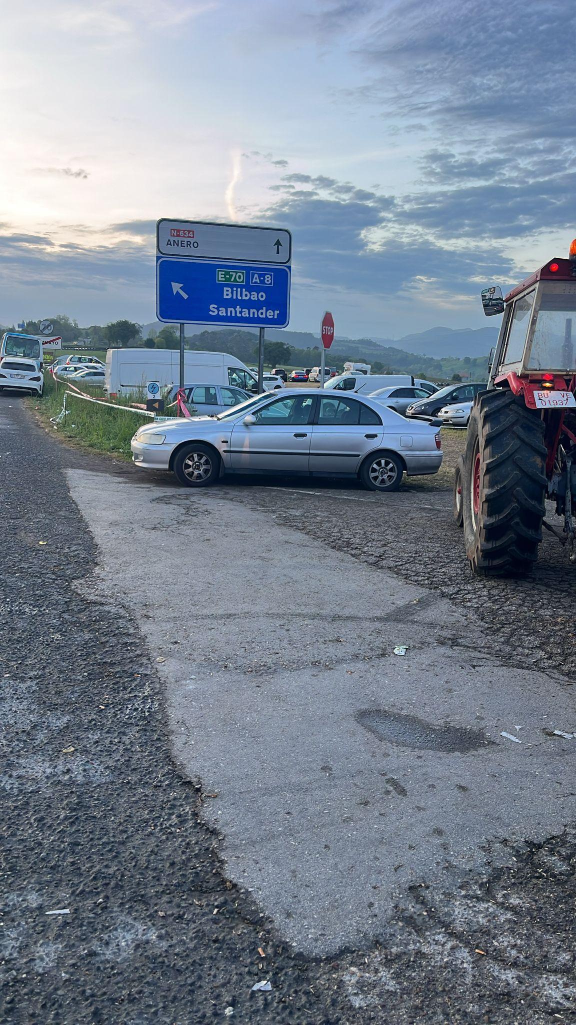 07:36 | TC10 Hoznayo › [FOTO] URGENTE, necesitamos que el dueño de este coche lo aparque en otro lugar. Colabora con nosotros, muchas gracias.