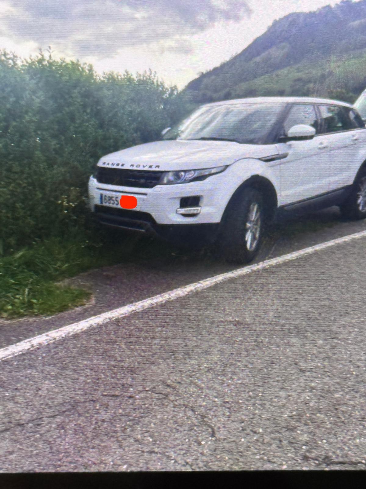 10:26 | TC11 Peñacabarga › [FOTO] URGENTE, necesitamos que el dueño de este coche lo aparque en otro lugar. Colabora con nosotros, muchas gracias.