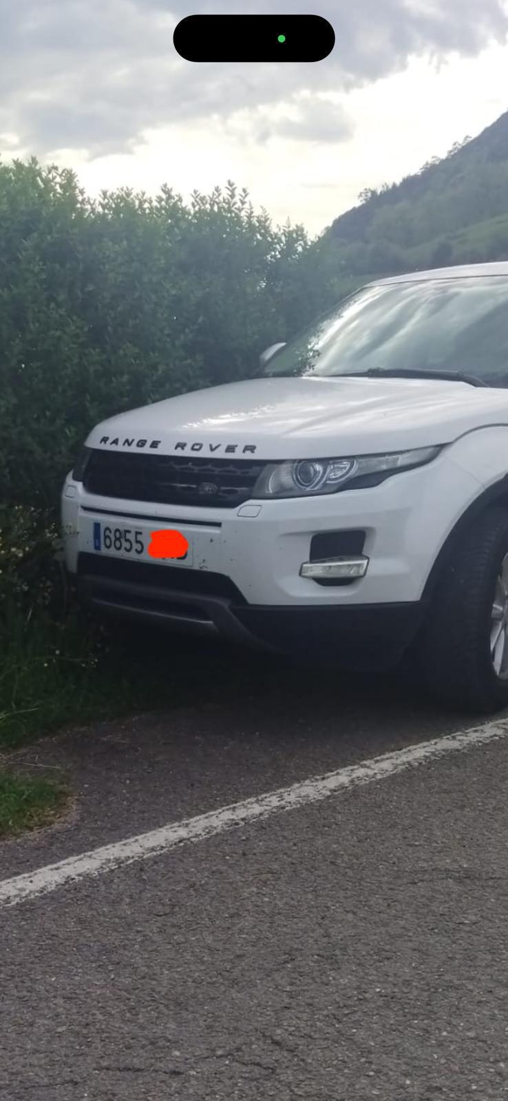 11:02 | TC11 Peñacabarga › [FOTO] URGENTE, necesitamos que el dueño de este coche lo aparque en otro lugar. Colabora con nosotros, muchas gracias.