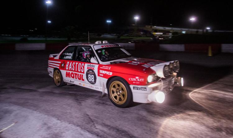 Espectáculo nocturno en la jornada inicial del Rallye Festival Hoznayo