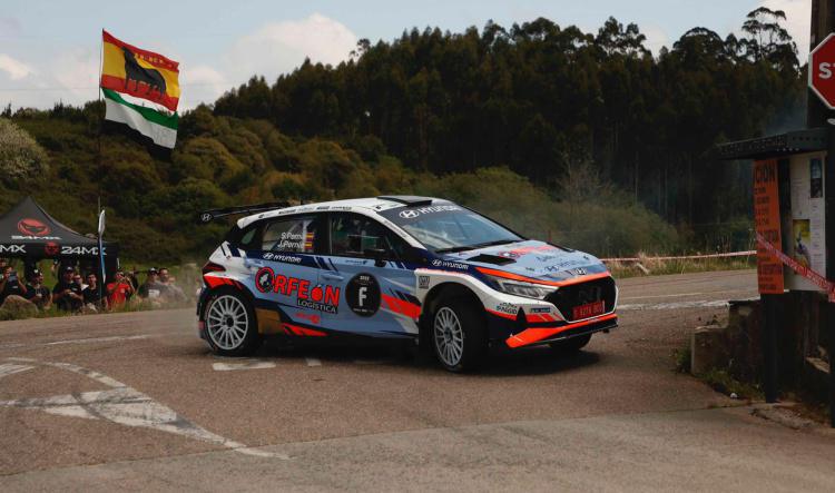 Gran espectáculo en la primera jornada del Rallye Festival Hoznayo 2022