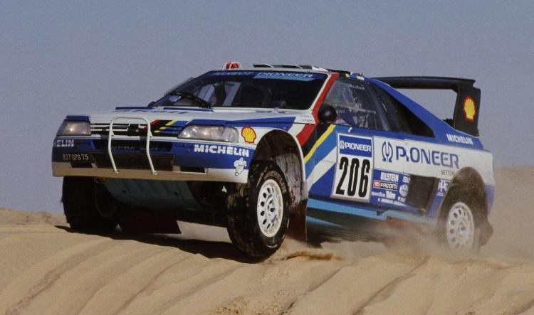 Peugeot 405 T16 Original del Dakar en el Festival Tavern