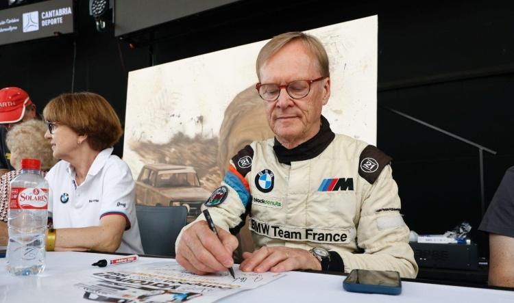 Sesión de firmas de leyendas del Motorsport en Hoznayo