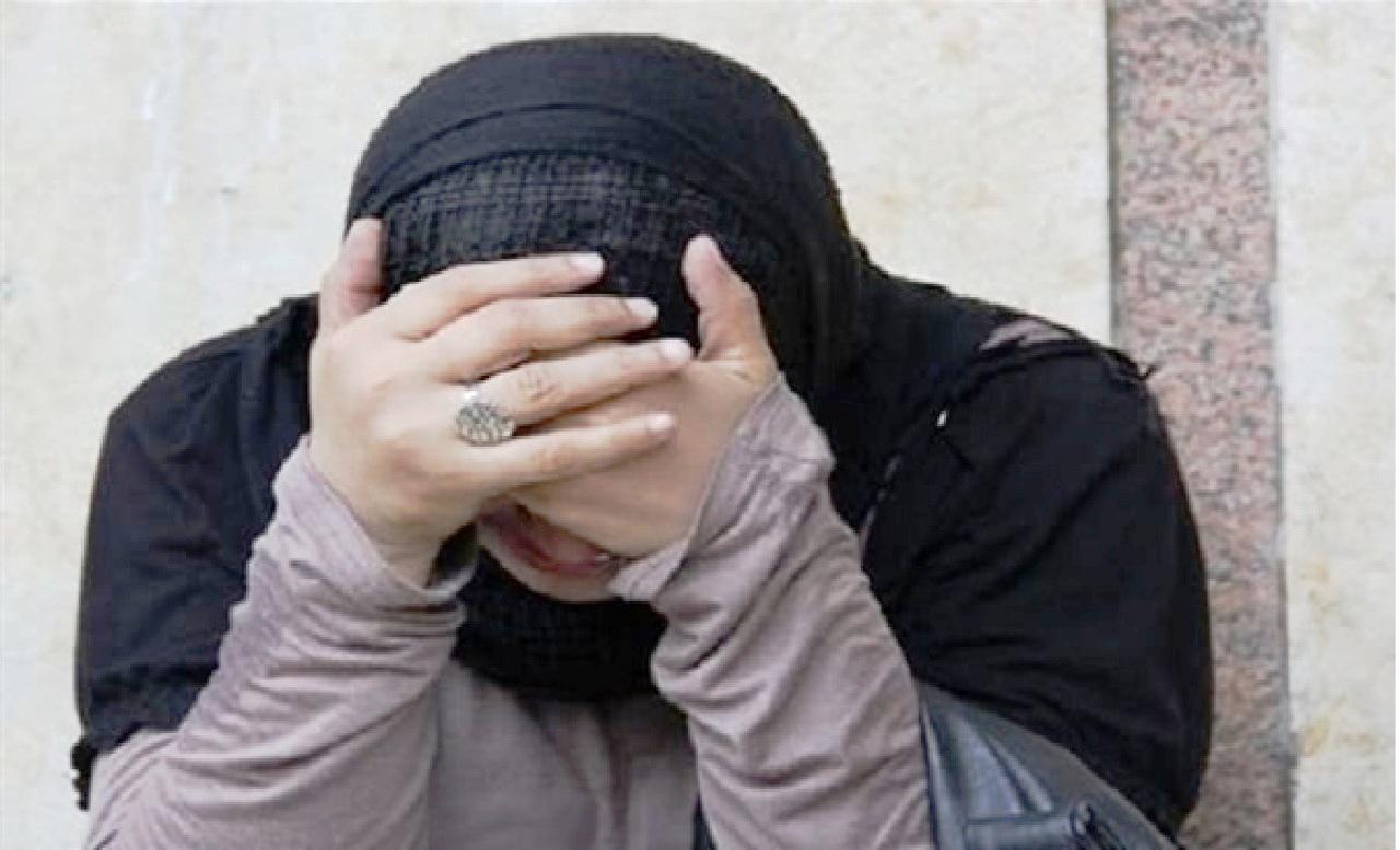 القبض على سيدة في حالة تلبس تُروّج ملابس مزيفة للقوات العمومية