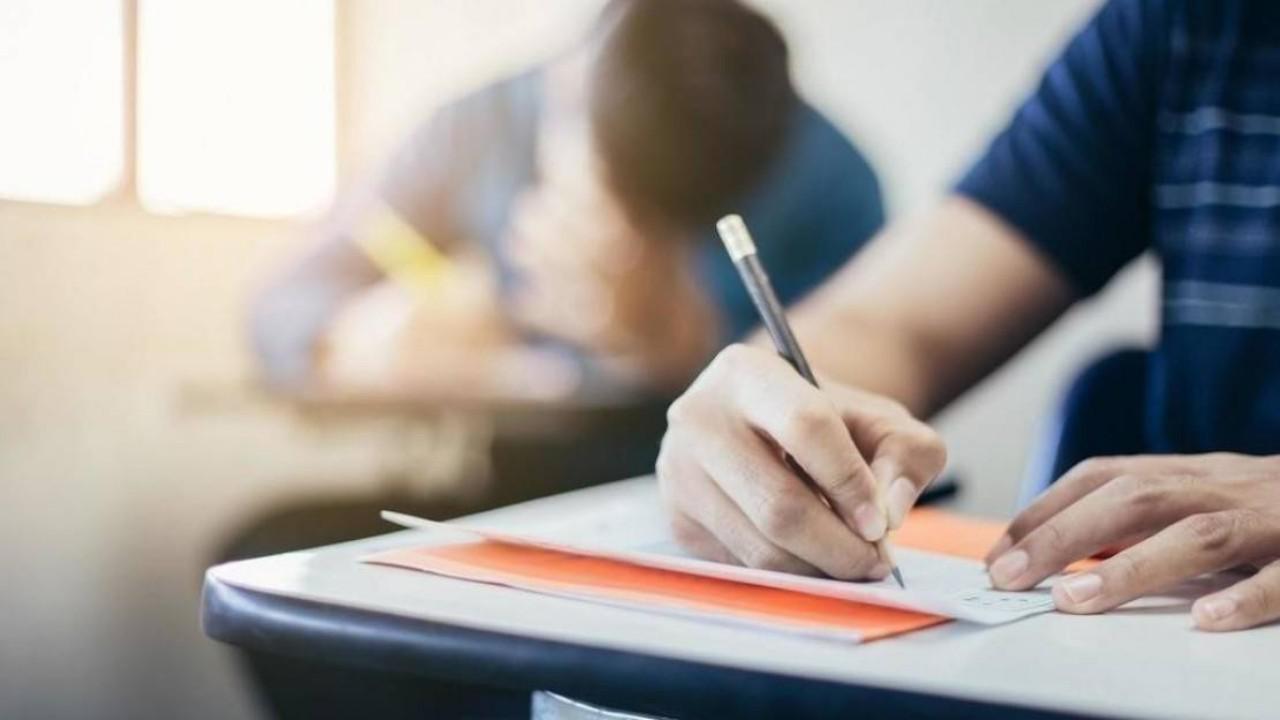 وزارة التربية الوطنية توقف قرار امتحانات المراقبة المستمرة