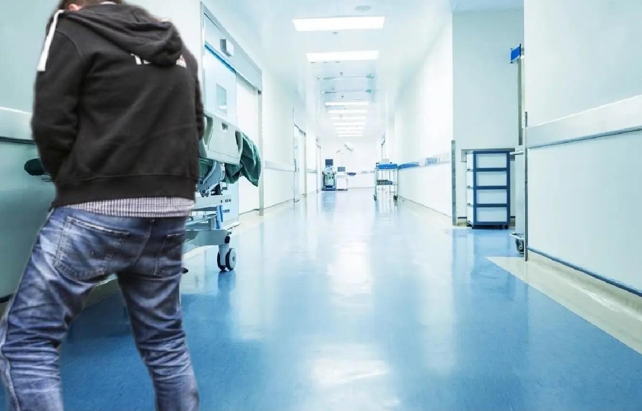 متابعة حارسي أمن خاص أوقفا محاميا تَبَوَّلَ أمام الملأ بمستشفى في مراكش