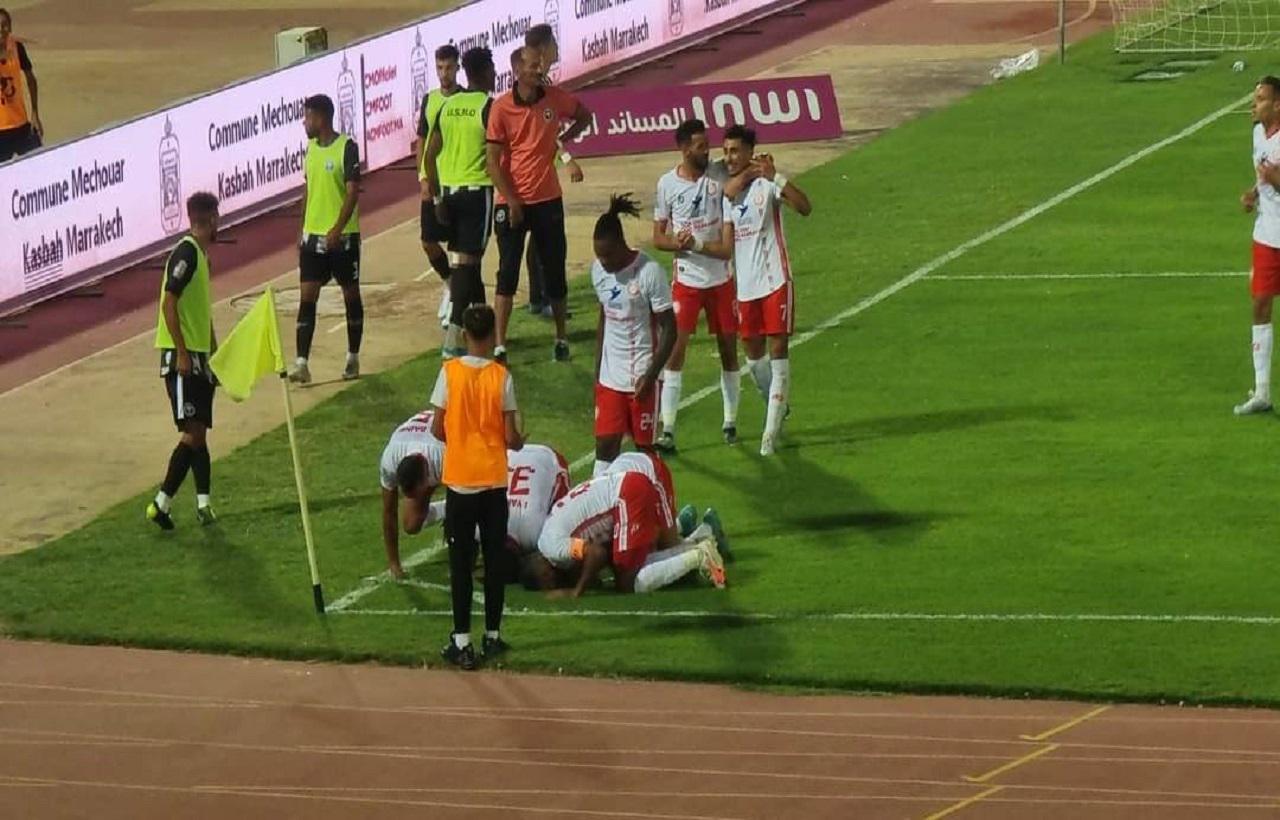 الكوكب يكشر عن أنيابه مبكرا بثلاثية في شباك الإسلامي الوجدي