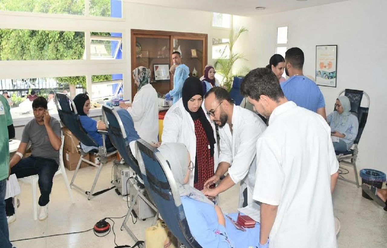 تضامن وطني واسع مع ضحايا الزلزال المدمر بالمغرب.. إقبال كبير لساكنة الرباط والنواحي على التبرع بالدم لفائدة المصابين