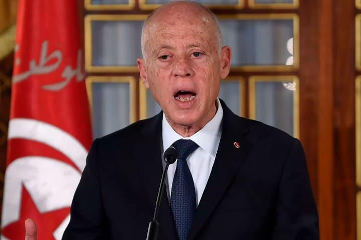 قيس سعيّد يقيل وزيري الداخلية والشؤون الاجتماعية بتونس