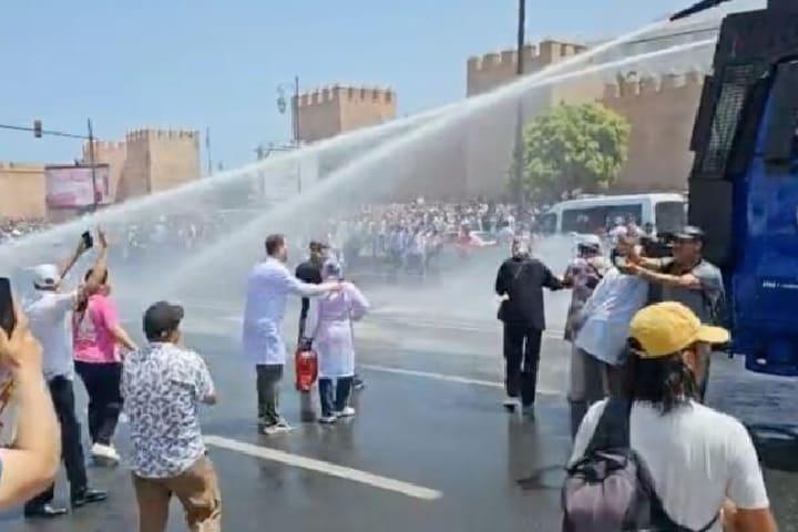 الرباط: الأمن يمنع مسيرة احتجاجية لقطاع الصحة ويعتقل عدداً من المتظاهرين