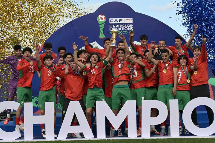 جلالة الملك يهنئ أعضاء المنتخب الوطني إثر فوزهم بكأس إفريقيا للأمم لأقل من 17 سنة