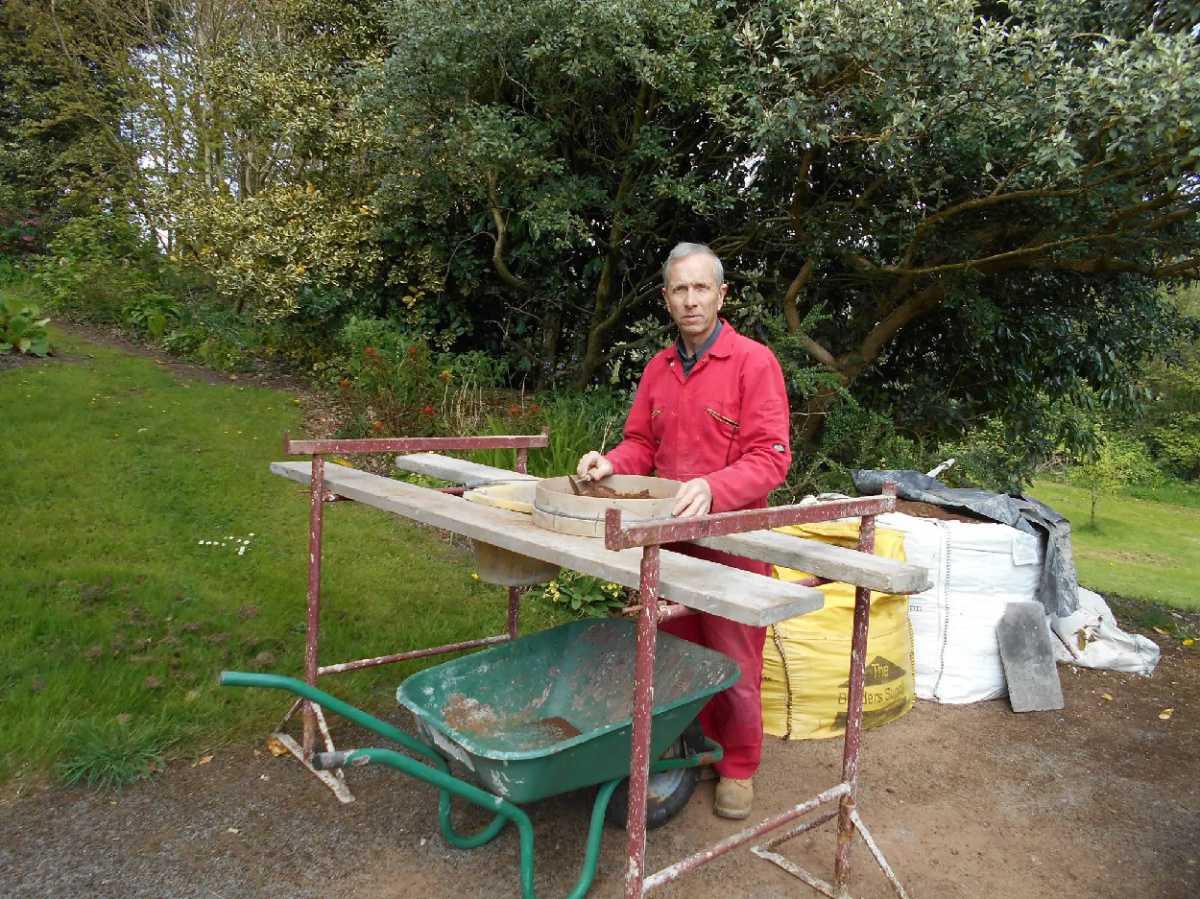 ARCHAEOLOGISTS FIND 11,000-YEAR-OLD HUMAN REMAINS IN BRITISH CAVE