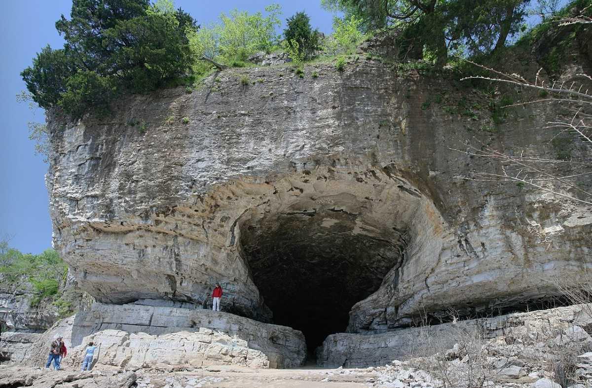 Cave-in-Rock and America’s River Pirates