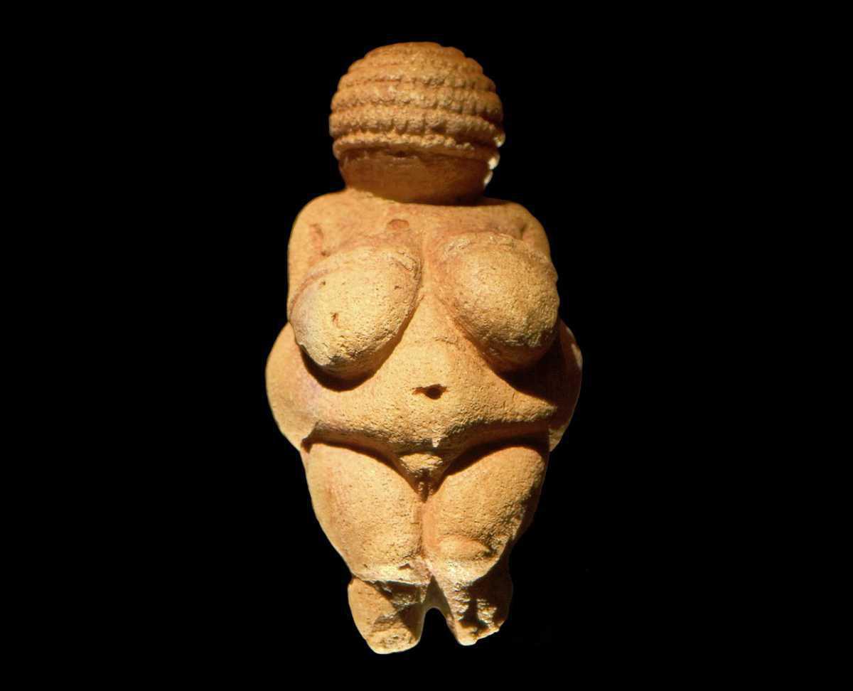 First modern humans in europe are associated with the gravettian culture First modern humans in europe are associated with the gravettian culture