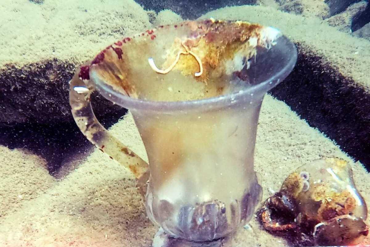 Underwater archaeologists find 112 glassware objects off Bulgaria’s coast Underwater archaeologists find 112 glassware objects off Bulgaria’s coast