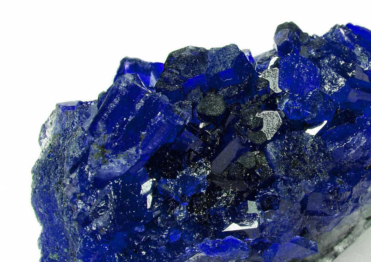 How sapphires are formed in volcanoes