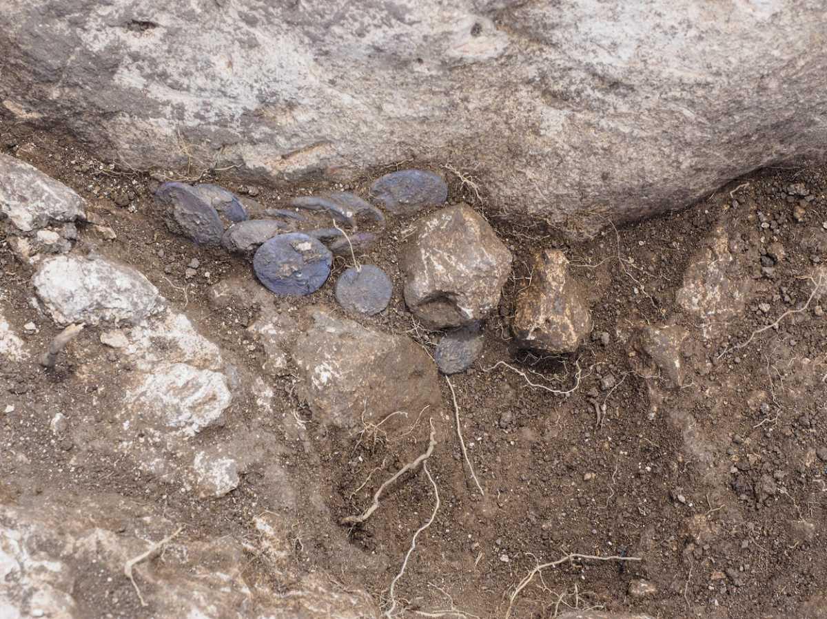 Hoard of silver coins hidden in rock crevice Hoard of silver coins hidden in rock crevice